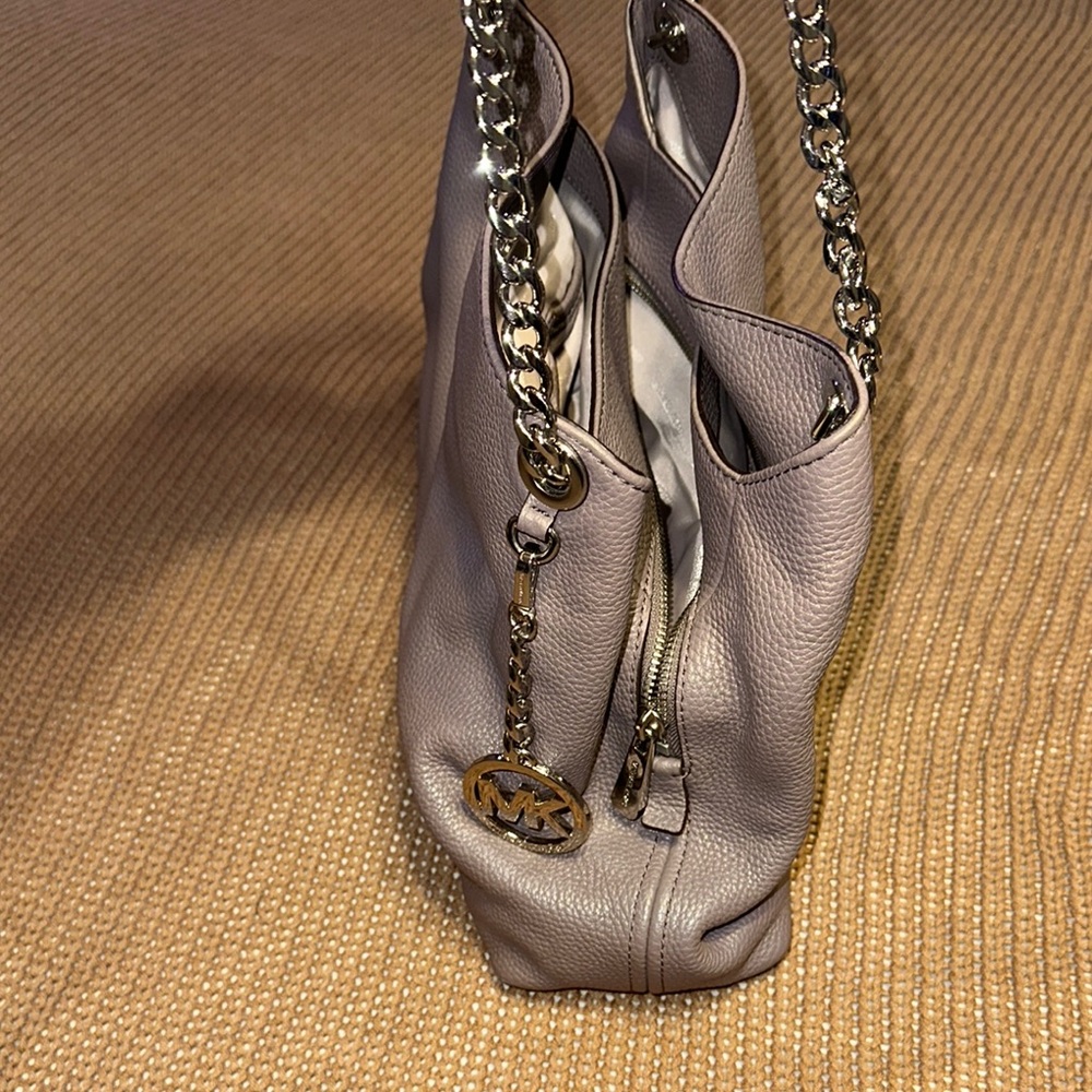 Michael Kors Gray Leather Shoulder Bag with Slouchy Design - Picture 9 of 9